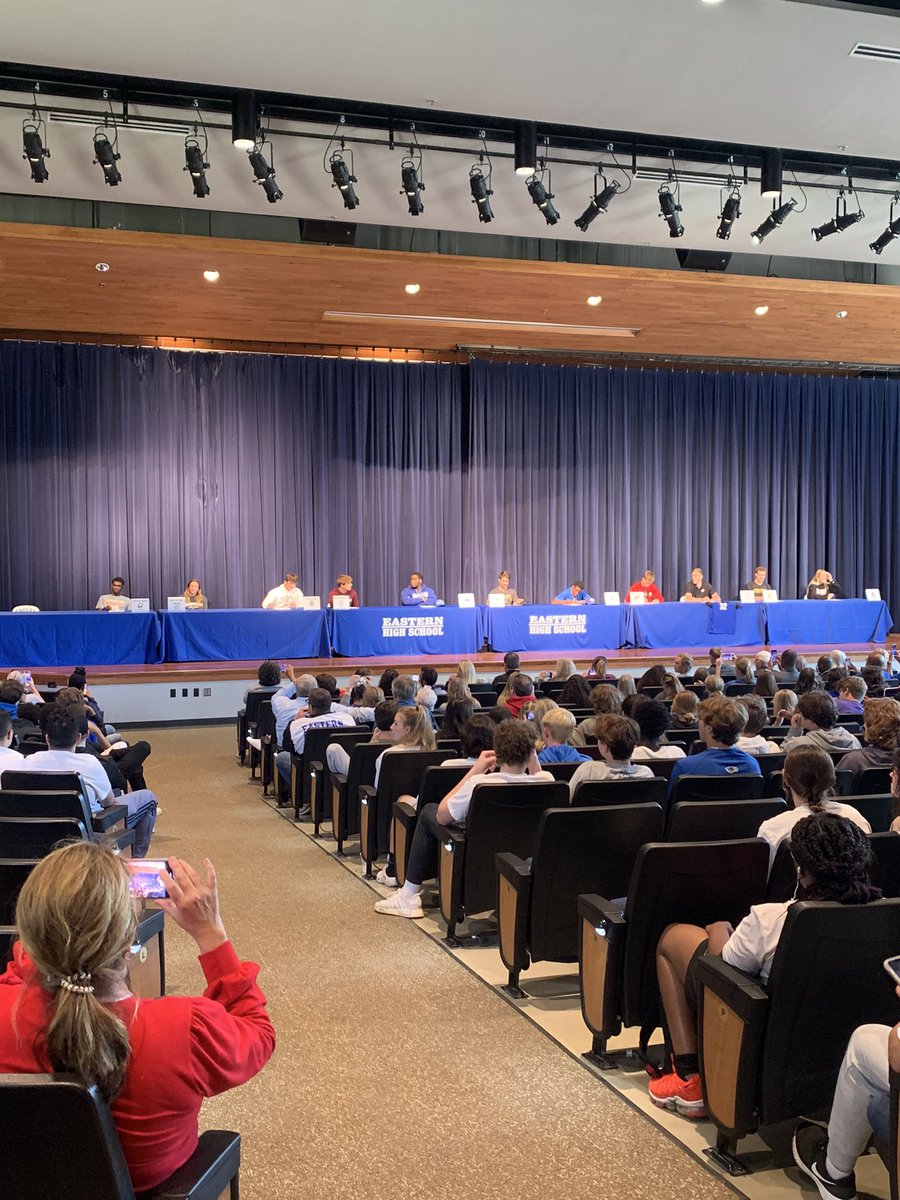 Shoutout to all the athletes who signed today. Very excited to see you grow and develop in the future. Thank you for allowing me to be a part of the process and good luck in college. <a href="/CarlisleJana/">Jana Carlisle</a> <a href="/Jacob_Dewitt18/">Jacob DeWitt</a> <a href="/Leeshizle04/">Leeshawn Johnson</a> <a href="/Chivion1/">Chivion Ashby</a>