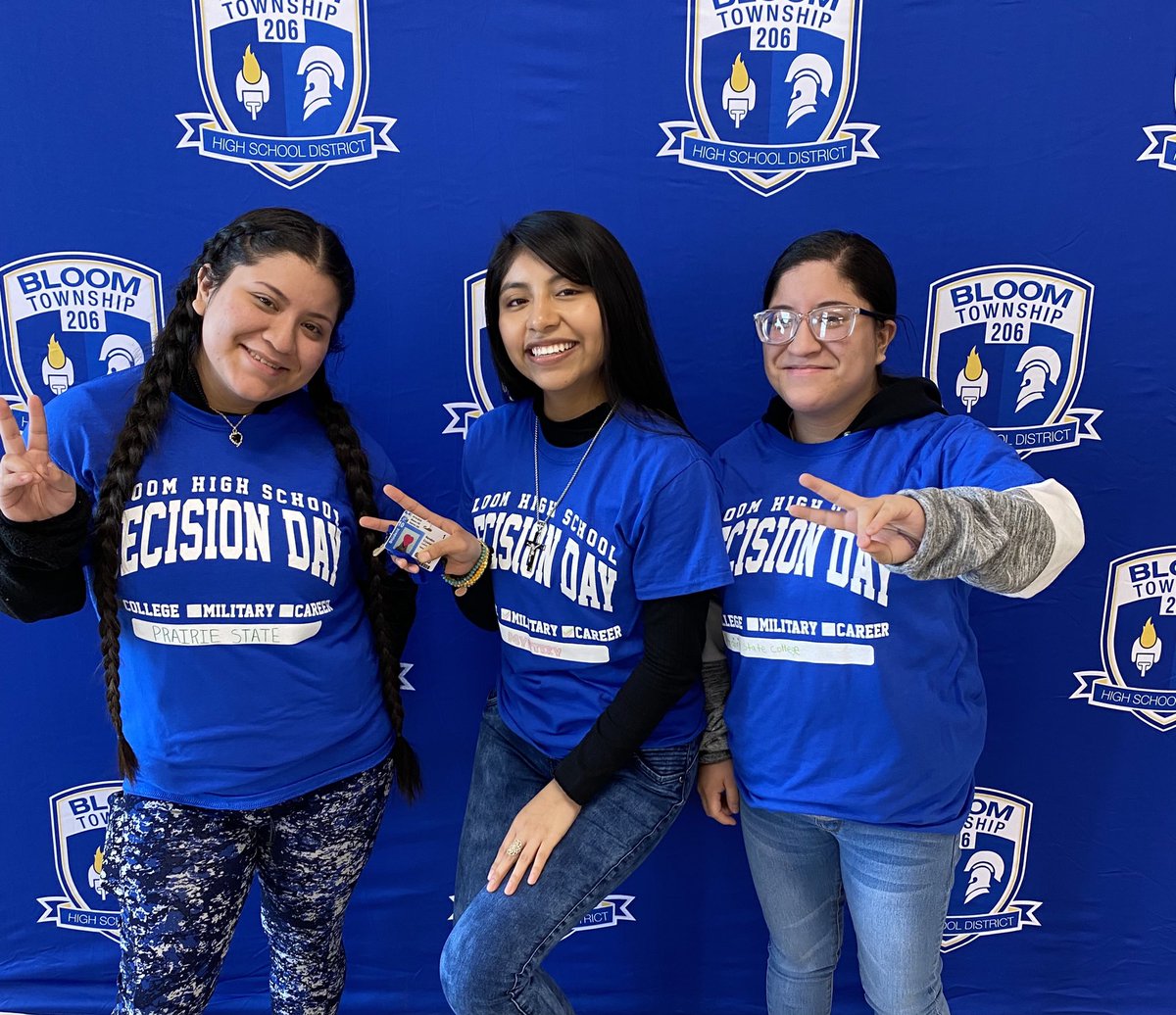 bloom_hs's tweet image. We had a such a good time celebrating 2022 Decision Day at Bloom!! May 1 is the National Decision Day but we had a great preview thanks to shirts donated by Principal @DrJLAnderson 
#BloomScholars are ready to take the world by storm!! @DrNavarre