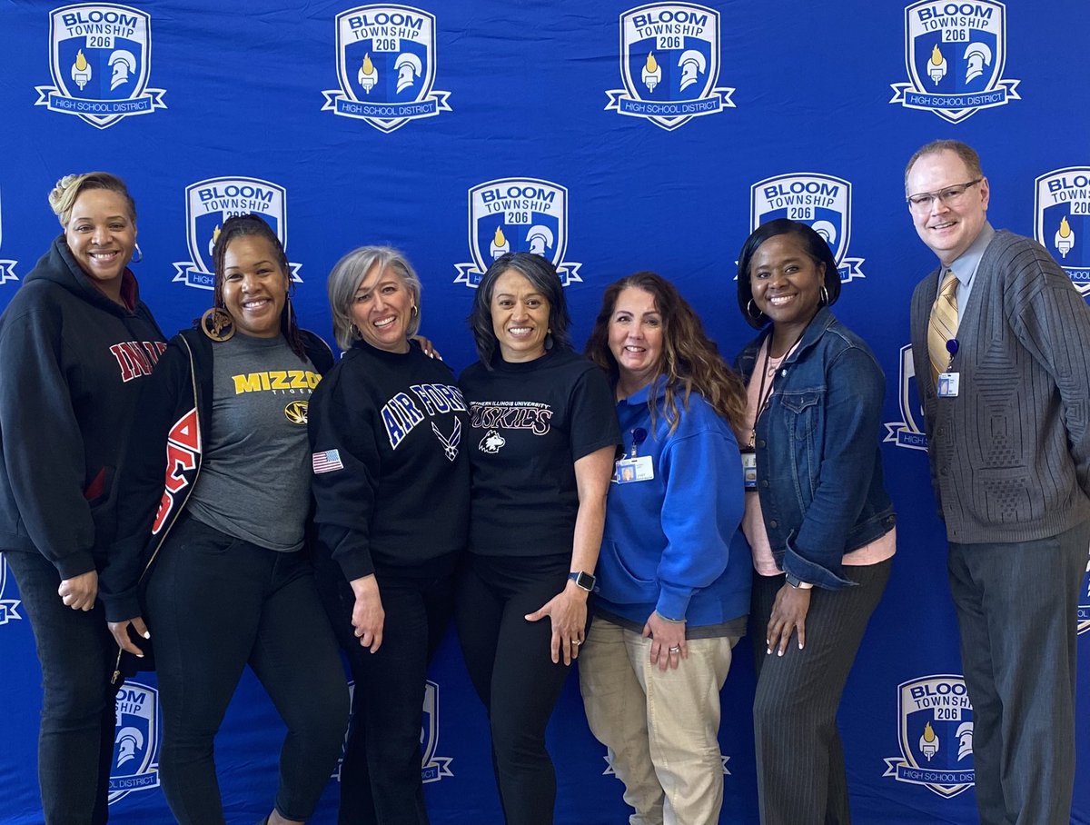 bloom_hs's tweet image. We had a such a good time celebrating 2022 Decision Day at Bloom!! May 1 is the National Decision Day but we had a great preview thanks to shirts donated by Principal @DrJLAnderson 
#BloomScholars are ready to take the world by storm!! @DrNavarre