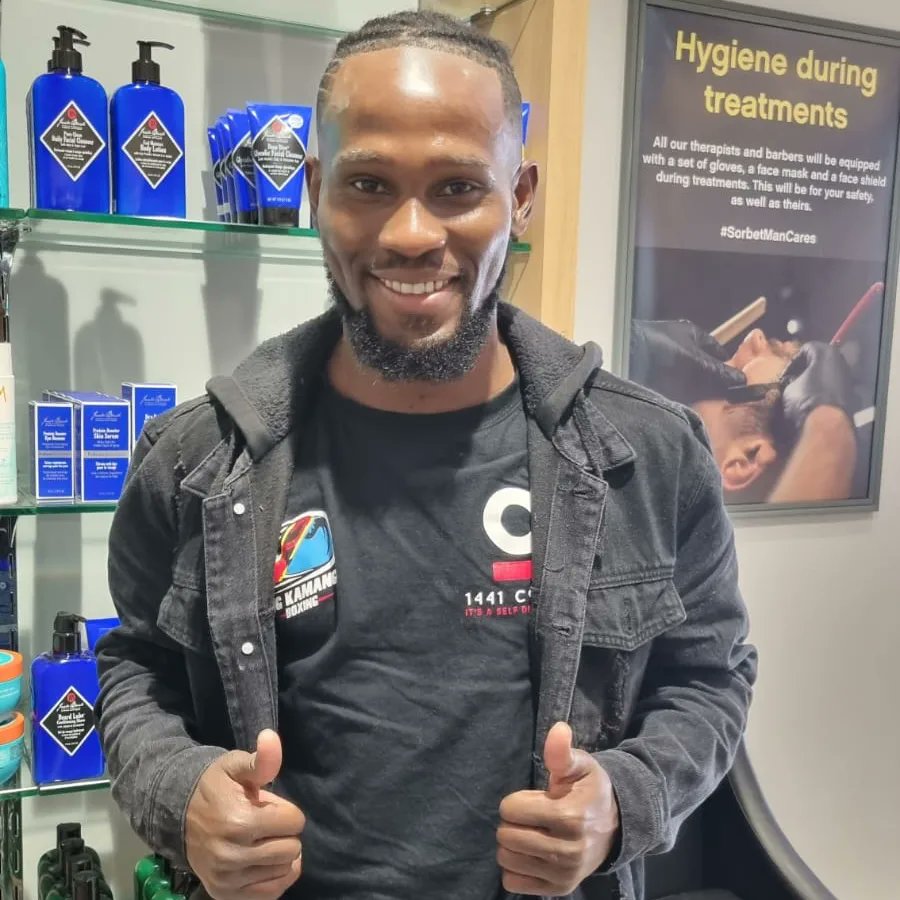 KamangaBoxing's tweet photo. Before and after pics. Many thanks to @Sorbetmanwoodland. @Getjackblacksa Franck and Dionne for the job well done. Now once again I am a fine boy. https://t.co/kvbhh9TASb