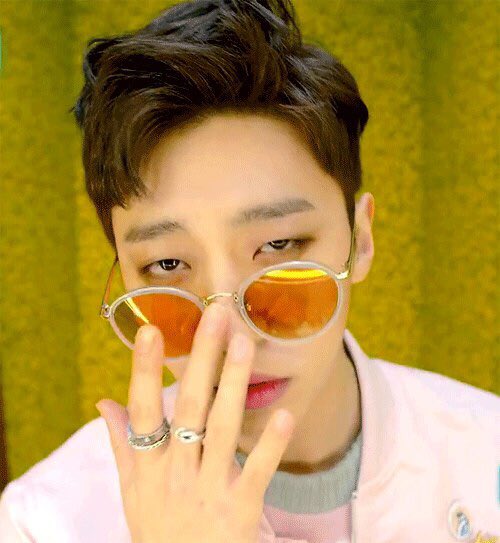 hey_byg's tweet photo. ᴡʜᴇɴ ɪ’ᴍ ʟᴏᴏᴋɪɴɢ ᴀᴛ ᴜ 
ɪ ғᴇᴇʟ sᴏ ɢᴏᴏᴅ https://t.co/M1T8eSRB8T
