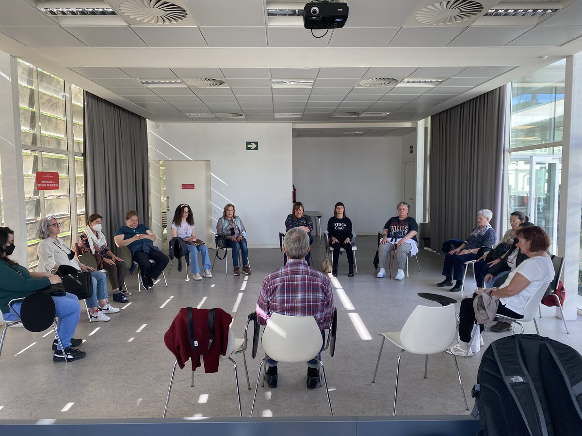 Infermer25's tweet photo. Taller de Terapia Cognitivo Conductual dirigido a personas con Síndrome de Sensibilización Central y/o Dolor Crónico del CAP Terrassa Nord @CSTerrassa  realizado por @Infermer25 y Ignacio Nuñez en la Biblioteca distrito 6 de Terrassa @bctxarxa @ajterrassa https://t.co/KlWgNs6zUX