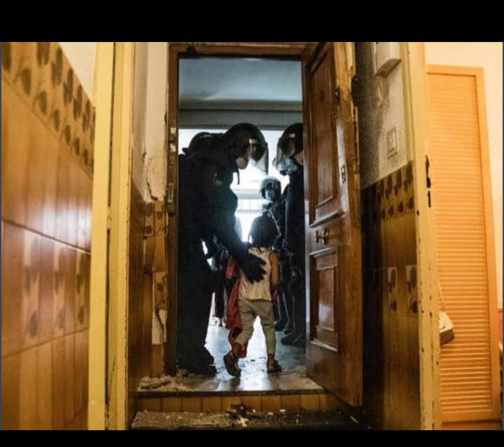 USURAUVA1's tweet photo. .@alferdez CUANDO EL BANCO VIENE POR TODO @BancoCentral_AR BASTA DE UVA 👇🙏👇🙏👇 https://t.co/Alyb5bIS86