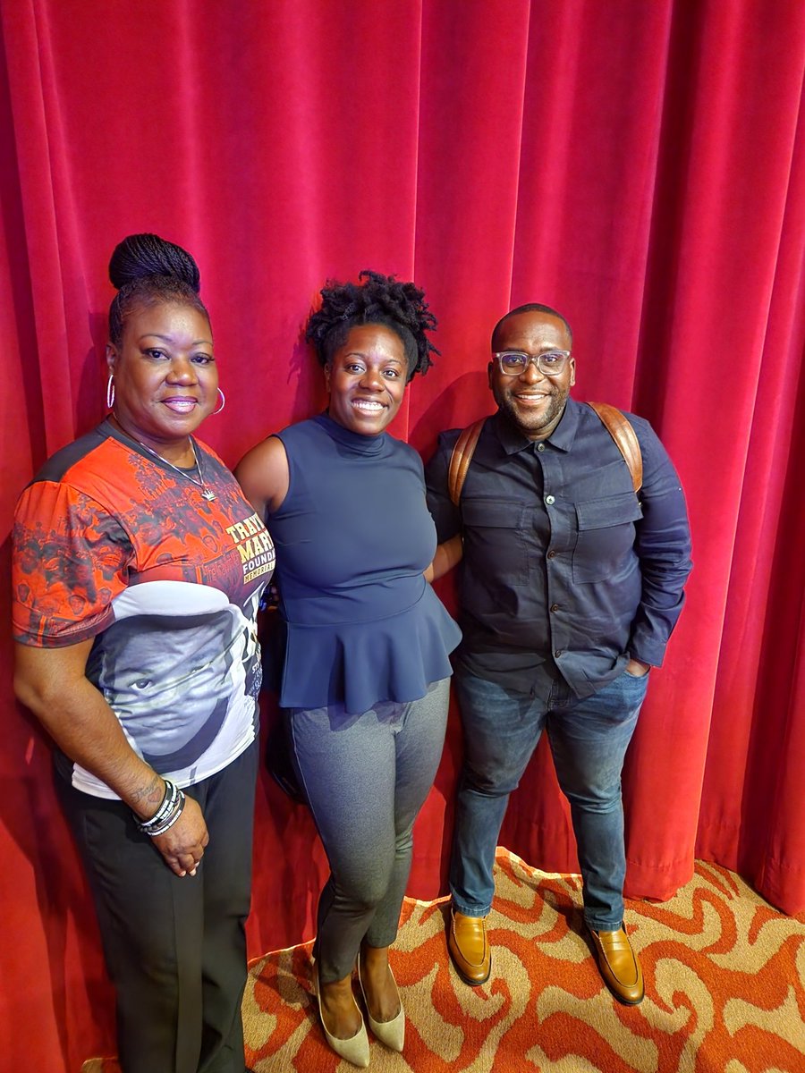 MsShaunaMarie's tweet image. Humbled to speak to students from @MDCPS on behalf of the @MiamiDolphins for @the_trayvon foundation with @ShevrinJones. Bringing the message of #foootballunites and how we are enough just as we are.  These students are future leaders and remind us that we can make a difference