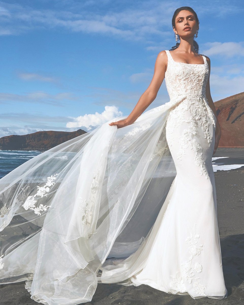 Overskirts - How do we all feel about them? Comment below yay or nay! 

Personally we still love a good day to night transformation but we are also loving this shift towards elegant simplicity. 

Featuring Bohol by <a href="/pronovias/">Aria</a> 🌟

#pronovias #overskirt #pronoviasbride #rachelash