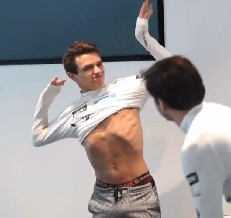 HotRacingDriver's tweet image. #Lando #LandoNorris #Norris #f1 #mclaren #shirtless #abs #underwear