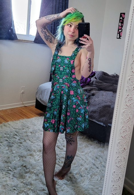 watchya think of my new dress? https://t.co/P5d0GJ8WmS