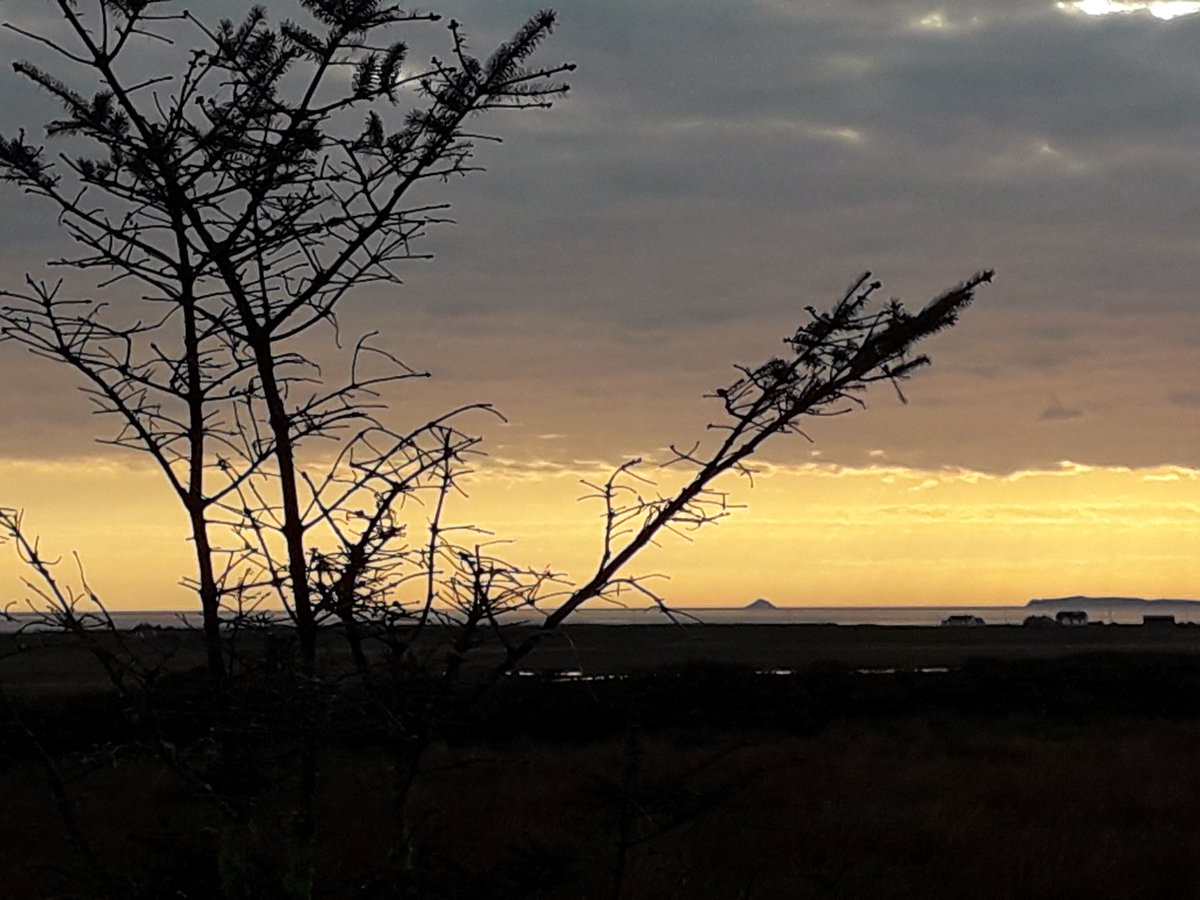 caffmari's tweet photo. Sunset in #Mayo @AllThingsMayo @NpBallycroy @wildatlanticway https://t.co/5TLU6QIn9j
