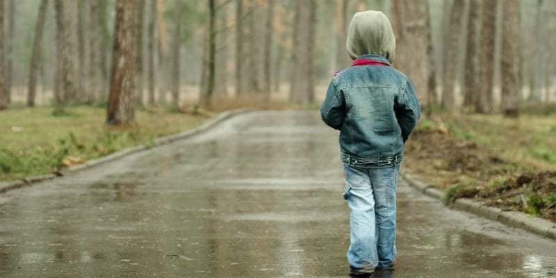 A tous ces enfants qui ont parlé mais que vous n’avez pas écouté, à ceux que vous n’avez pas pris la peine d’entendre, à ceux que vous avez laissé seuls face à leur triste sort… nous ne les oublierons pas et vous serez jugés en retour par ceux que vous avez juré de protéger…