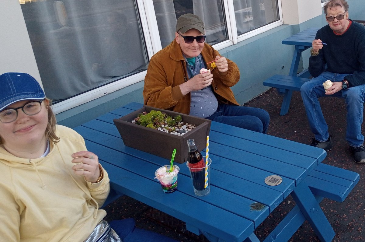 TrianglePandE's tweet image. GAPS 
Ballycastle and Armoy
A lovely 4km evening walk👣 enjoying the Ballycastle sunshine☀️.
As always we had to stop for ice cream.
@TNLComFundNI #gaps #ballycastle #Armoy