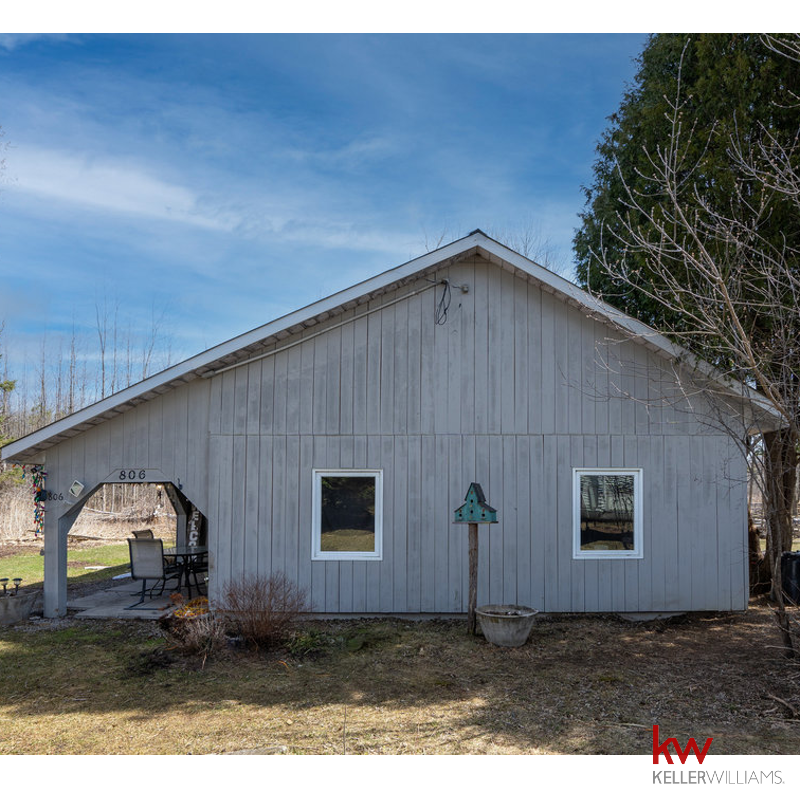 804-806 MONKMAN RD, Merrickville is an incredible opportunity to grow your own communal farmstead! 65+ acres of very private rural land with 2 fully finished homes, and one barn. The one-and-a-half-story home is built circa 1985 and the second home is a bungalow circa 1972.