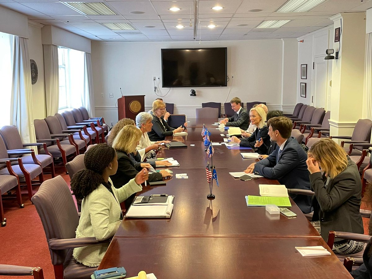 DIGITALEUROPE's tweet photo. Thank you Under Secretary Marisa Lago for a productive meeting on key #TTC deliverables ahead of the Paris Summit, setting international #standards and fostering #SMEs growth through #digitaltrade.

We're glad to be a bridge for 🇪🇺 &amp; 🇺🇸 to become closer #TechAllies! https://t.co/lMp5nbSV0g