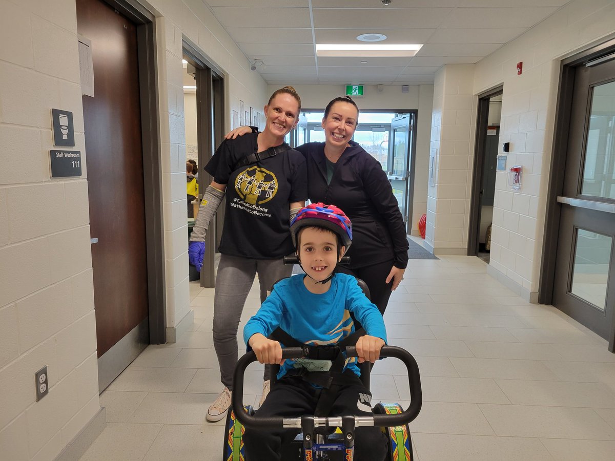 StBonifaceCES's tweet image. Students succeed when educators collaborate. Our @WCDSB_SEL ABA expert is partnering with our fabulous EA to develop programming that works! Our students deserve the best!! #successforeach #wcdsbawesome