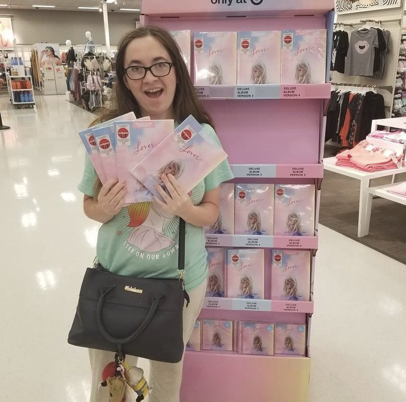 TiffTheSwift's tweet photo. @taylornation13 #makeitaboutMe Throwback! #3YearsOfME https://t.co/H9XQPZ0awh
