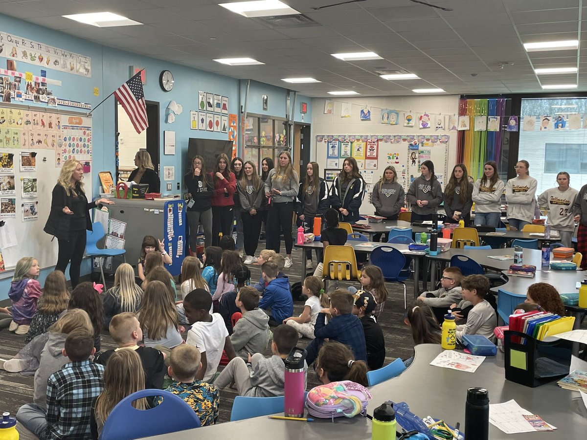 HoldenRavida's tweet photo. Love seeing our THS Softball players at Tallmadge Elementary today. Thank you for supporting our 2nd Graders on their reading journey. They loved having you in! #TallmadgeElementary @MrsDoveTES @KC_SunshineKids @secondandseven @jbezbatchenko https://t.co/9G5B0B4epr