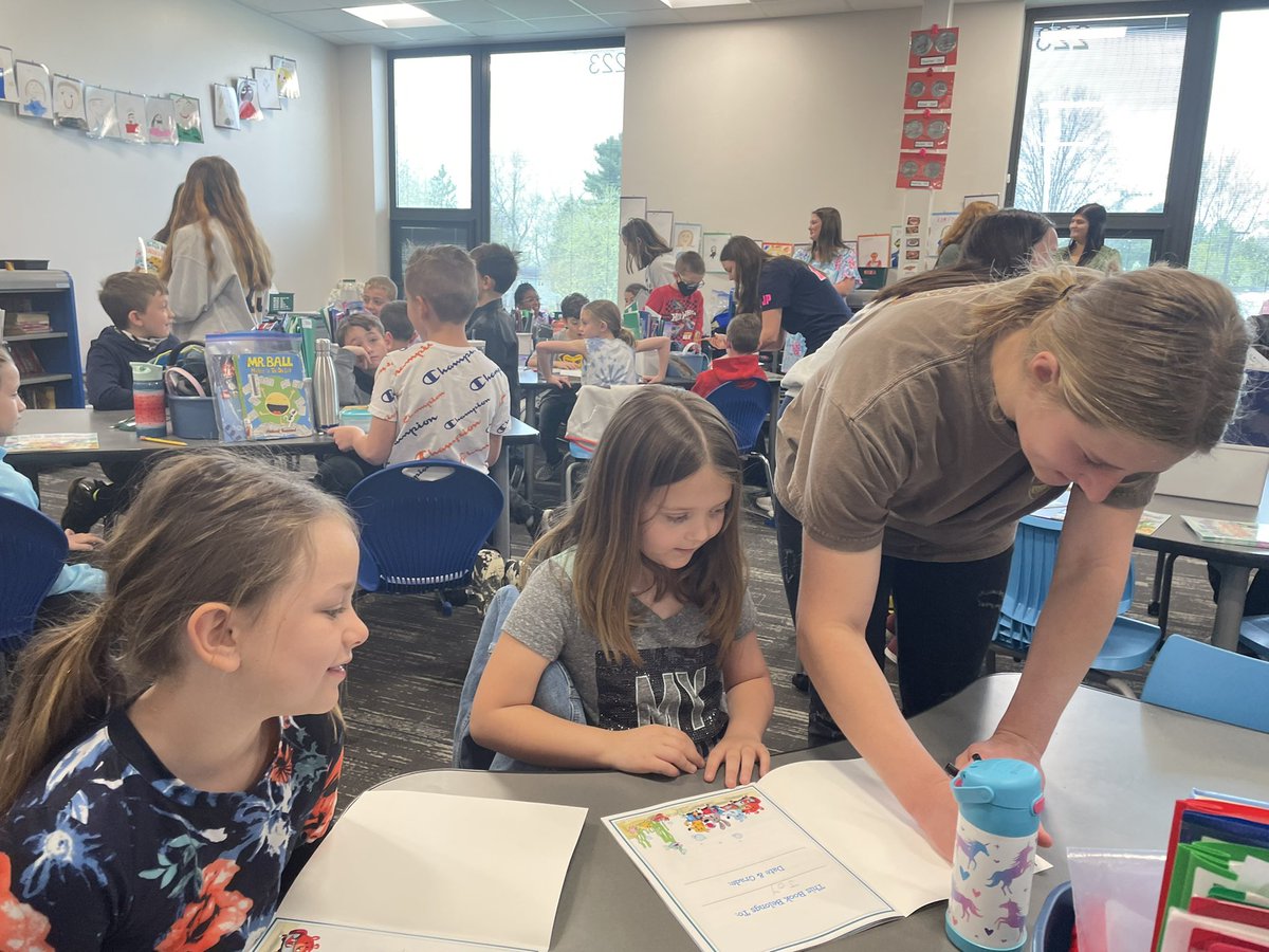 HoldenRavida's tweet photo. Love seeing our THS Softball players at Tallmadge Elementary today. Thank you for supporting our 2nd Graders on their reading journey. They loved having you in! #TallmadgeElementary @MrsDoveTES @KC_SunshineKids @secondandseven @jbezbatchenko https://t.co/9G5B0B4epr