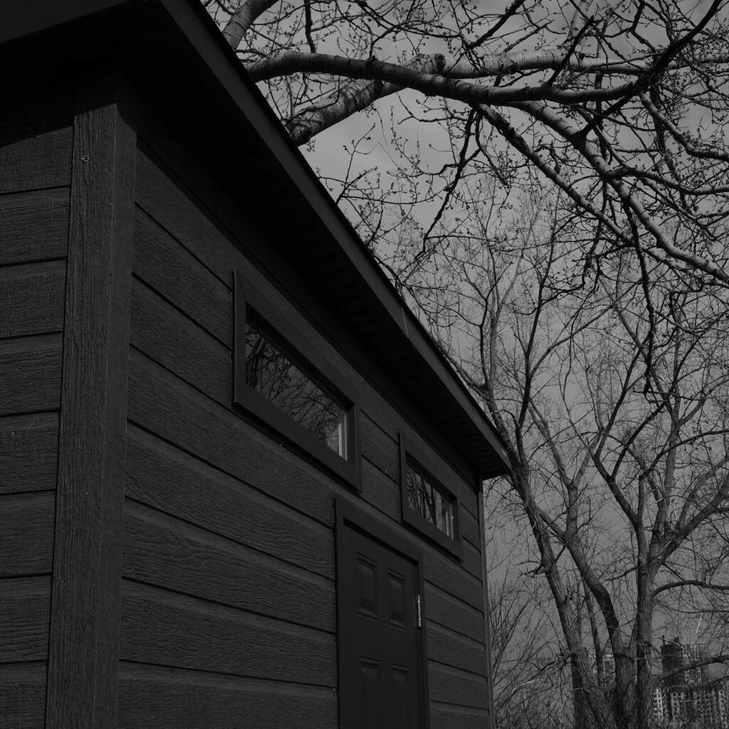 johnbeales's tweet photo. Waiting for spring.
Taken waiting to meet someone at the community garden.
#bnw #bnw_captures #noiretblanc #blackandwhitephotography #texture #branches #shed #myfujifilmlegacy #fujifilmxseries #acrosfilmsimulation #verdunluv https://t.co/E9Fl9tr8XD https://t.co/5Dj1F9iBDu