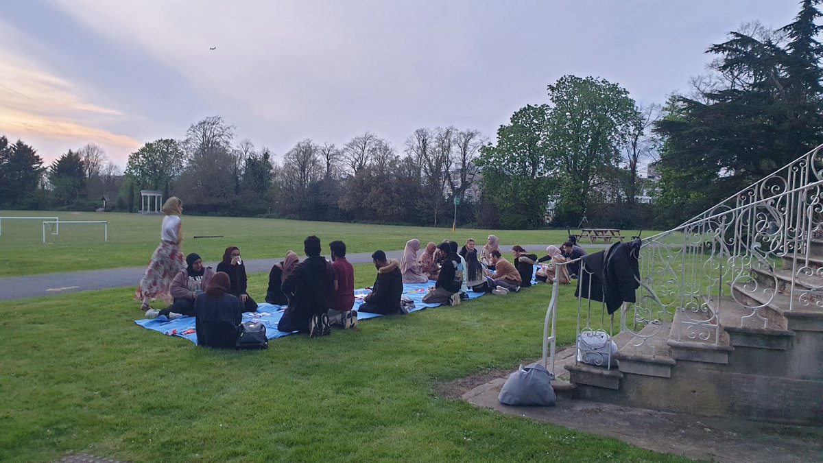 sabiha_chaplain's tweet photo. One Iftari Together on Campus this year took place at our lovely Whitelands College attended by over 11 different nationalities of people breaking fast together!

@Badger_Space @RoehamptonUni @RoeChaplaincy #interfaith #peace #RoeRamadanReflections https://t.co/DStGVrtRSi