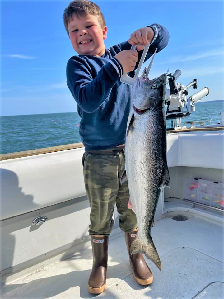 RETWEET for Archer if you support kids that fish! Archer won my Monday fish contest with a King Salmon out of Lake Michigan! :)