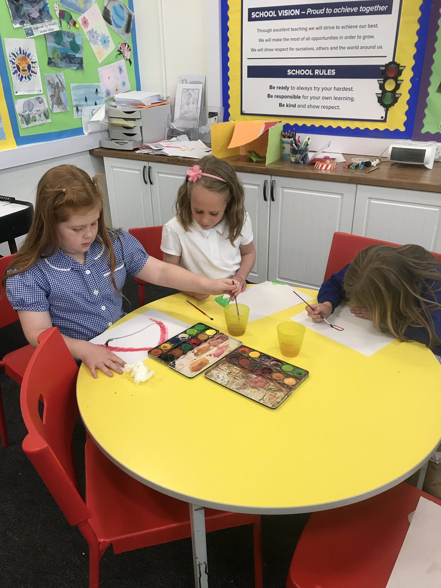 TH_AfterSchoolC's tweet photo. It’s a kind of Jigsaw and painting afternoon in After School Club #thcrew https://t.co/bFhAM375vc