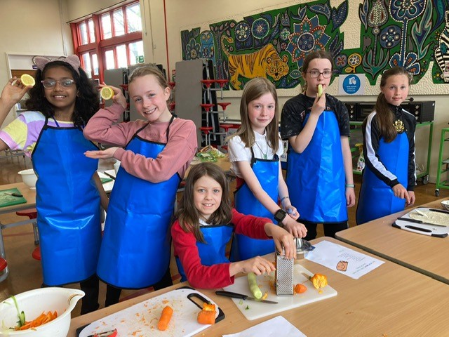 bowprimary's tweet photo. After School Clubs - Cooking, Craft and Gardening
Thanks Miss Pieczara, Mrs Harkness, Miss Foley, Miss Lobb and Miss Chaplin 🥰 https://t.co/DjBMh7NrlW