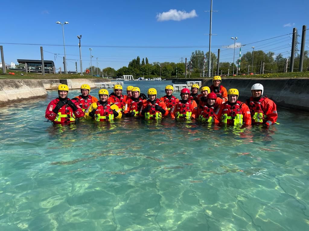 If someone is in trouble in inland water, call 999 and ask for the fire service. Our crews from <a href="/WGCGreenWatch/">Welwyn Garden City Green Watch</a> <a href="/CheshuntFire/">Cheshunt Fire Station</a>  and <a href="/garstonfire/">Garston Fire Station</a> have been busy training today for rescue from swift water <a href="/LeeValleyWWC/">LeeValleyWhiteWater</a> #BeWaterAware #respectthewater <a href="/HFRS/">Herts Fire & Rescue</a>