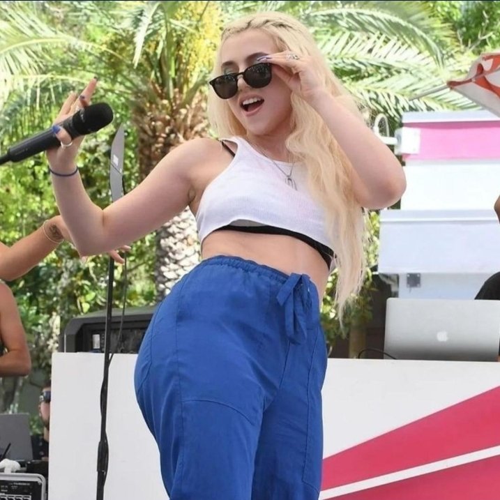 ClaesBKP_Orange's tweet photo. @AvaMax JUST REACHED 2.6 BILLION!!! VIEWS ON YOUTUBE ONLY 4 MILLION AND WE HIT F*CKING 3 BILLION VIEWS❤❤❤💖💖💖💖💖😭😭😭😭😱😱😱😱💙💙💙💚💚💚💚💚 CONGRATS AVA YOU F*EN DESERVED IT LOVE U #avatars #AvaMaxIsComing #MaybeYourTheProblem #MYTP https://t.co/KD4hQypsVX