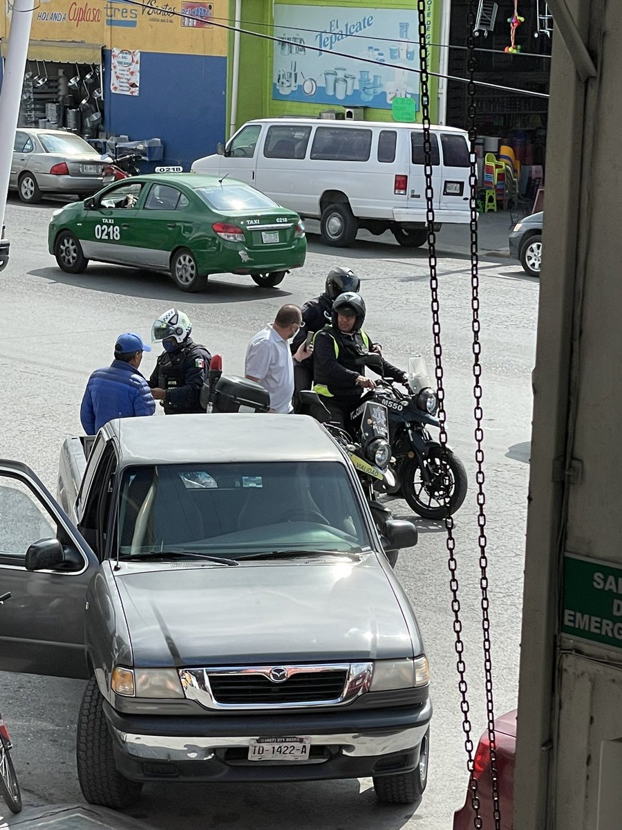 VictorHuertaCh's tweet photo. Continúa el acoso a una avenida que NUNCA ha teñido problemas viales , que pretenden ? @EF_Galindo , @SPM_SLP @RGC_Mx , hasta cuando el abuso @pulso_mx @LaOrquesta_mx https://t.co/Vl9eCTksn4