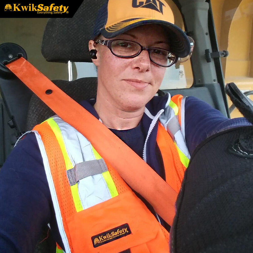KwikSafety's tweet photo. We love seeing patrons represent our gear! With #WorkersMemorialDay coming up, it is relief to see workers wearing their PPE! 👷🏗️��
#KwikSafety #EverythingSafety #Charlotte #Clt #Charlottenc #construction #healthandsafety #hivis #ansi #womeninconstruction #constructiongirl https://t.co/gIsksM4a7S