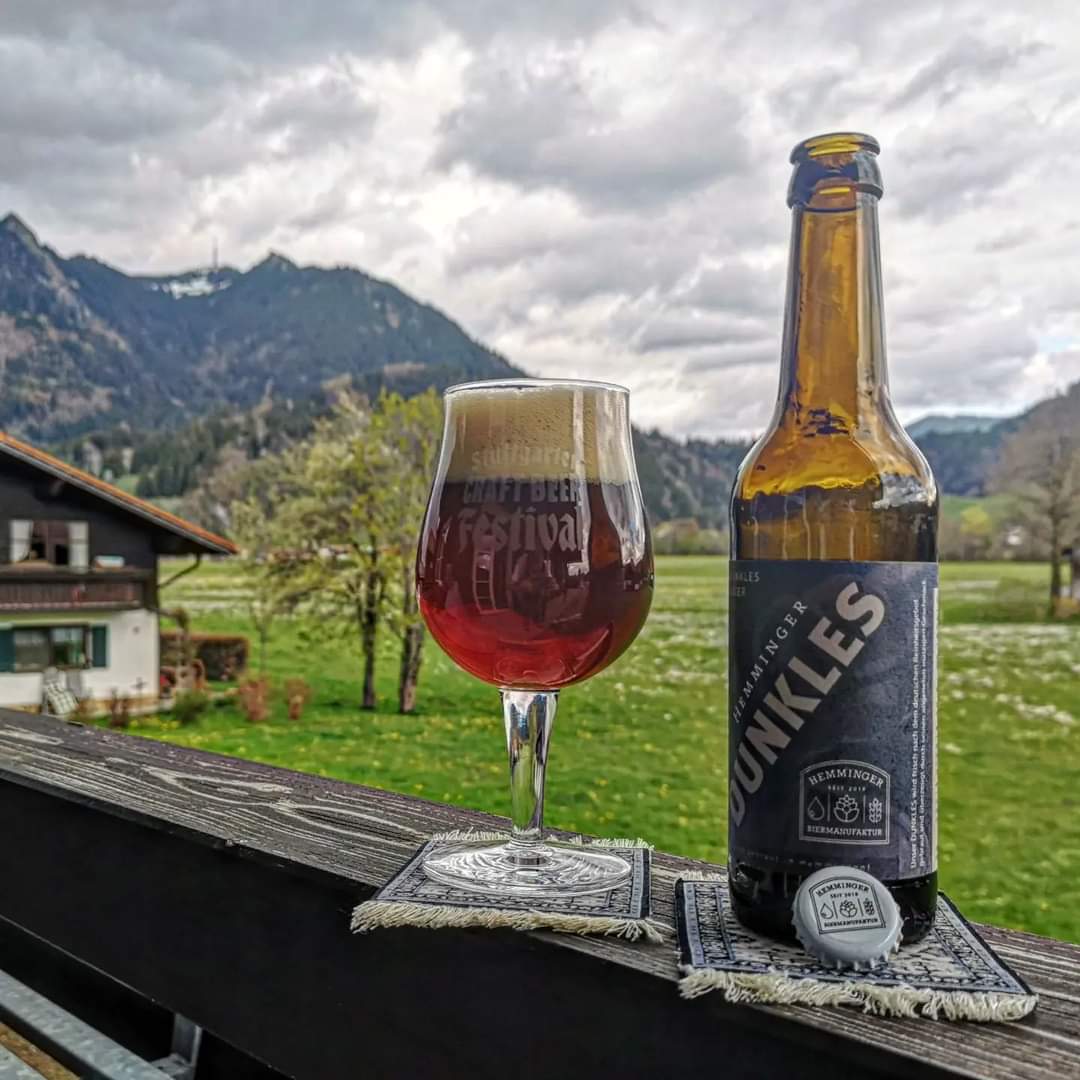 brunnenbraeu's tweet photo. Hemminger Biermanufaktur - Dunkles Lager (**) 4,9%

#beerwithaview #beeronthecarpet

#hemminger #hemmingerbiermanufaktur #dunkles #dunkleslager #dunkleslagerbier https://t.co/enfvHCyd4W