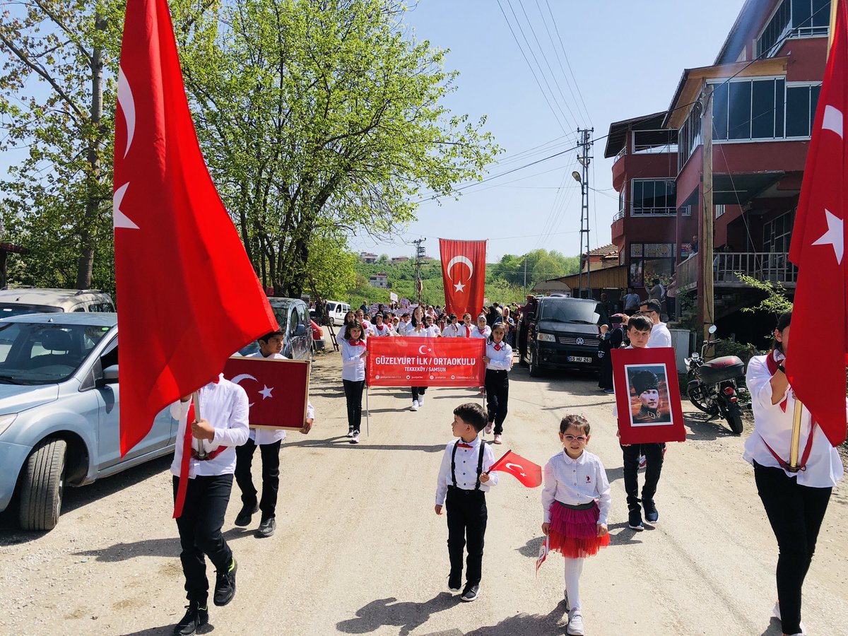 Köyümüzde yeni oluşturduğumuz bando takımı eşliğimde bayram yürüşüyü yaptık. Katılım sağlayan velilerimize çok teşekkür ederiz.#23Nisan #23NisanUlusalEgemenlikveCocukBayramı #bayramcoşkusu <a href="/gokhanmurat1/">Murat YİĞİT</a> <a href="/MustafaUzunla13/">Mustafa Uzunlar</a> <a href="/tekkekoymem/">Tekkeköy İlçe Milli Eğitim Müdürlüğü</a> <a href="/samsunmem/">Samsun İl Milli Eğitim Müdürlüğü</a> <a href="/tcmeb/">Millî Eğitim Bakanlığı</a>