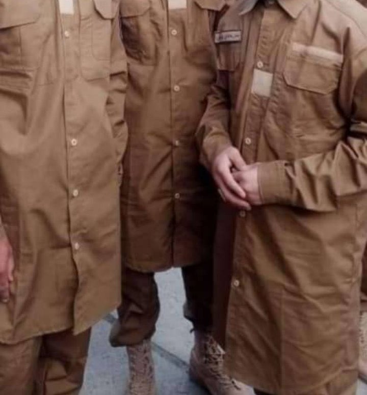 WkAmarty's tweet photo. ټوکه دی وی 😜
یو سړی داکتر تللی وو ورته ویل یی وریښتان می خوږیږي 
هغه ورته ویل څه شي دی خوړلي ؟ مریض ویل یخي او ډوډی می سره خوړلی دي 
داکتر ورته ویل ولاړ شه نه دي درد د سړی دي نه خواراک 
مقصد نه یی رنګ نظامي دی نه ډزاین یعني جوړ دواړه می نه دی خوښ https://t.co/ekVHWcfF2F https://t.co/YKCwJLjbjq