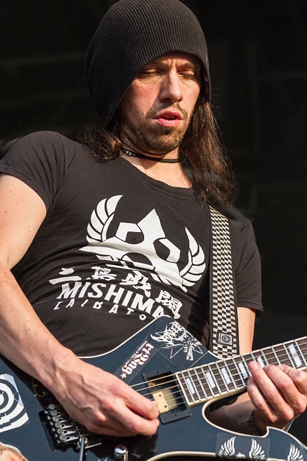 NoClass_Radio's tweet photo. 26 de abril de 1979. Nace Sam Totman en Hertfordshire, Reino Unido. Es actual guitarrista de la banda Dragonforce. #SamTotman #Dragonforce https://t.co/PlucXI9eXz