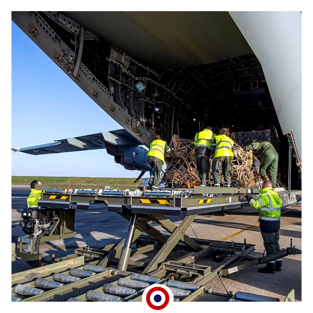 CirfaAirVersail's tweet photo. En devenant agent du transit aérien, votre mission est de réceptionner et préparer le fret pour son transport (groupage, palettisation...) ou d'assurer l'accueil des passagers. De nombreux postes sont à pourvoir! RDV vite sur devenir-aviateur ou tél: 01 39 25 92 19! https://t.co/nsYYLDgA6T