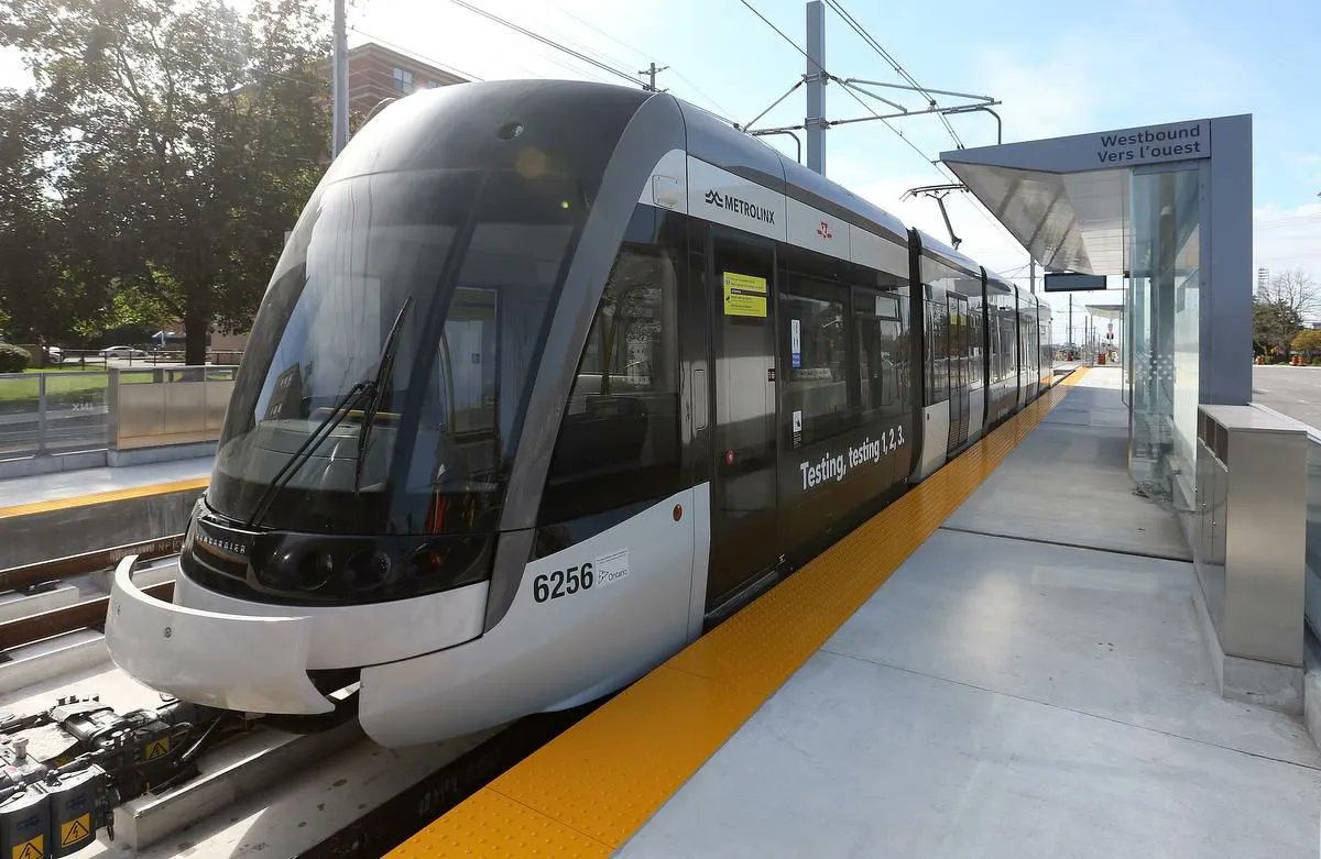 transittoronto's tweet photo. 04/26 How often should the #CrosstownLRT run? #TTC, #Metrolinx disagree | #GovofOnt #CityofTO | via @StarGTANews https://t.co/Mz6wx3KBIA https://t.co/uZTw99zv7r