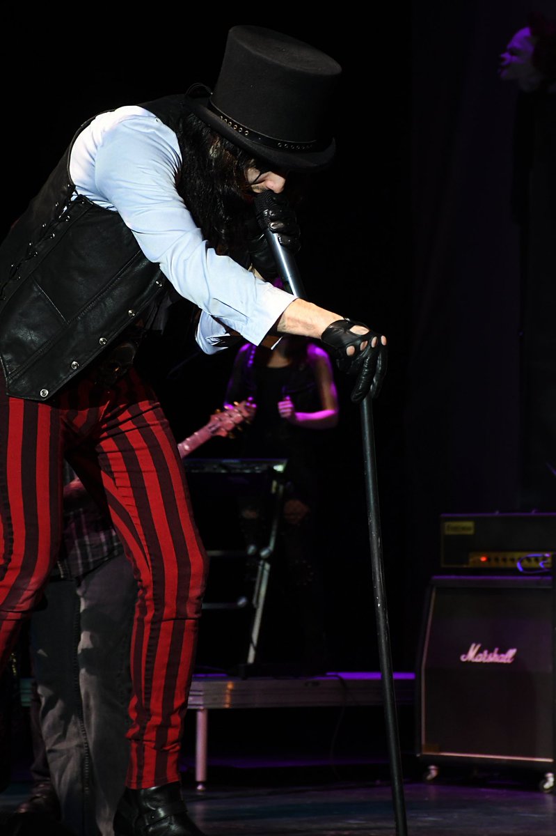 “ I opened doors for little old ladies, I helped the blind to see” 👵🏻👀🤘🏻