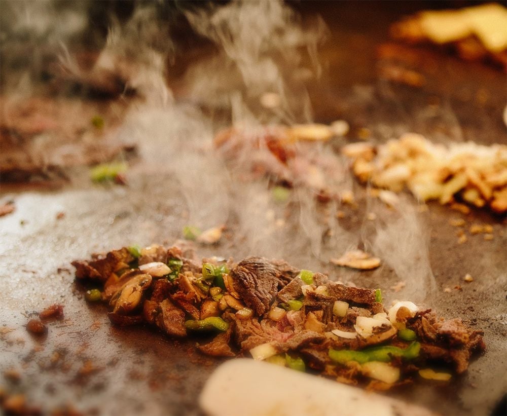 steakescape's tweet photo. Grillin' up greatness since 1982.

What can we get started for you? ➡️ https://t.co/7bhdvnT7XO

#SteakEscape #EatProud #Cheesesteak https://t.co/MDIzJBMMnV