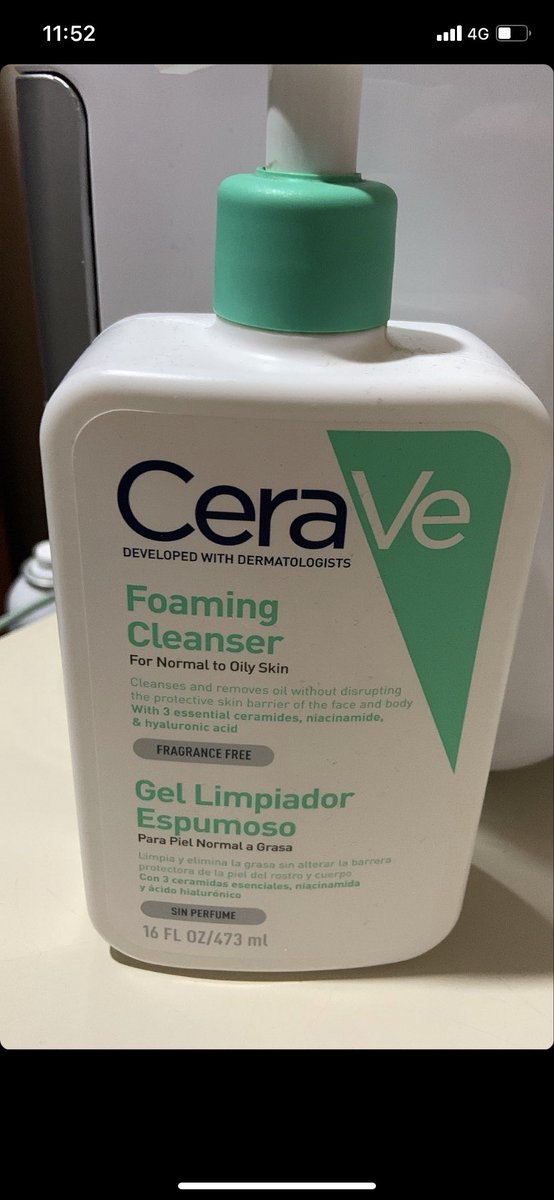 vaneloopy's tweet photo. Mi producto @cerave presento un olor fuerte que es imposible poder realizar mi rutina de  skincare y me trate de comunicar con cerave chile y no e recibido respuesta alguna. #ceravechile #skincare #cerave https://t.co/qRgNbgVj9A