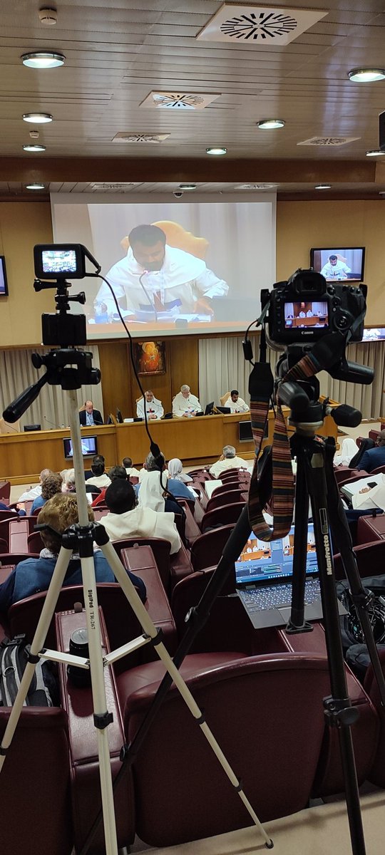 KikoFerPhoto's tweet photo. Realización en directo para Solidaridad Internacional Trinitaria en el Vaticano. Retransmitiendo la situación de los cristianos perseguidos en el mundo con @SastreVisual y @MariiaDieguez como periodista. Trabajando por el mundo: https://t.co/nQmPz1ZjdV