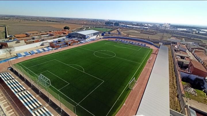 YugoUDS's tweet photo. 🎟️¿Quieres dos entradas para el partido ante el @UDAlzira?

✅ Retuitea este tuit y contesta correctamente a esta pregunta: ¿Cuántos partidos ha ganado el @YugoUDS esta temporada en el Paquito Giménez?

🏆 El sorteo será el sábado a los 17:00 horas. https://t.co/XJlTBFYMSR