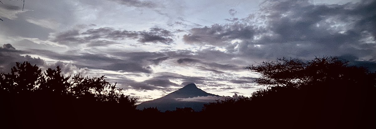 HoekMR's tweet photo. My view this evening. Guess the name of this much overlooked beauty.@SullamPhoto https://t.co/d6qhwbjzYr