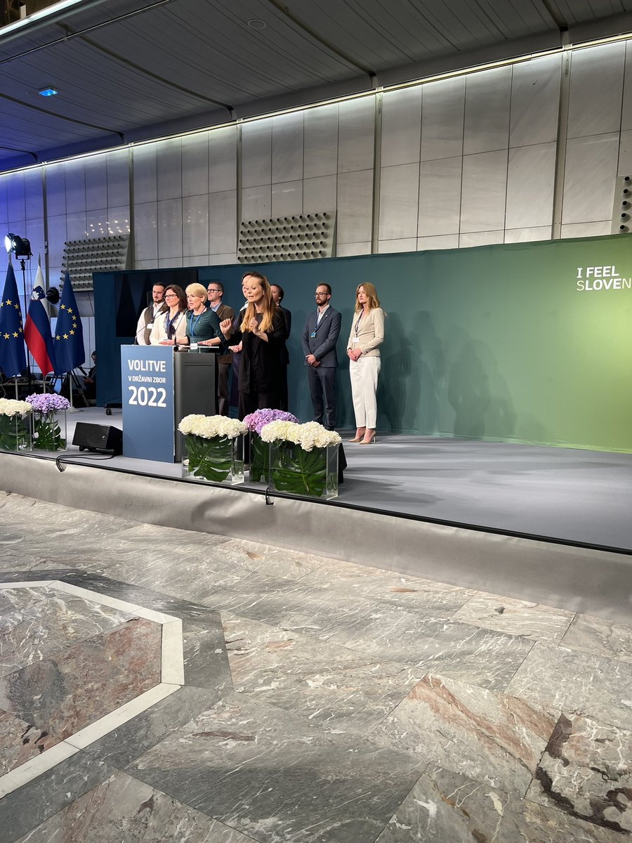 V slovenski politični prostor vnašamo strpnost, kmečko pamet in realističen pristop za reševanje velikih civilizacijskih vprašanj kot je recimo vprašanje prehranske varnosti.

#našadežela #ZaLjudi