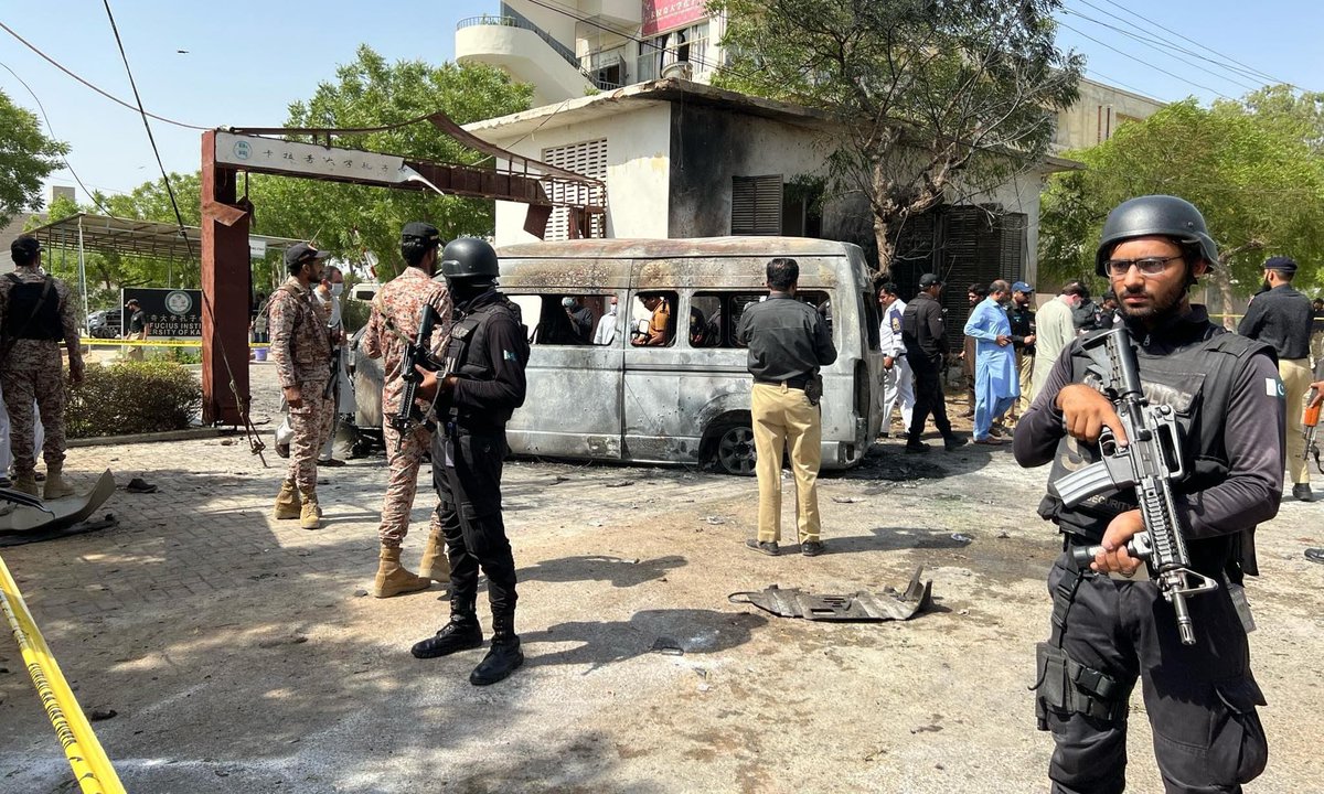 Businesstimes33's tweet photo. 3 Chinese nationals among 4 dead in suicide attack at Karachi University #3Chinese https://t.co/fHd7s8U7AF
