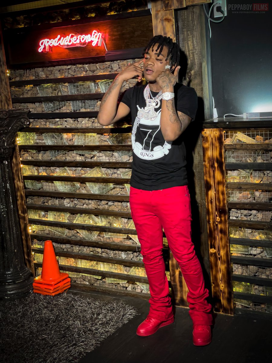 PeppaBoy's tweet photo. BTS on set with @GSOPhat x @ssfilmz x @soneeblack @7kingsent @CashMoney @peppaboy_films #7Kings #RichGang #GSO #GSOPhat #ssfilmz #peppaboyfilms #peppaboy_approved #gangshitonly https://t.co/qpRzkfI7BQ
