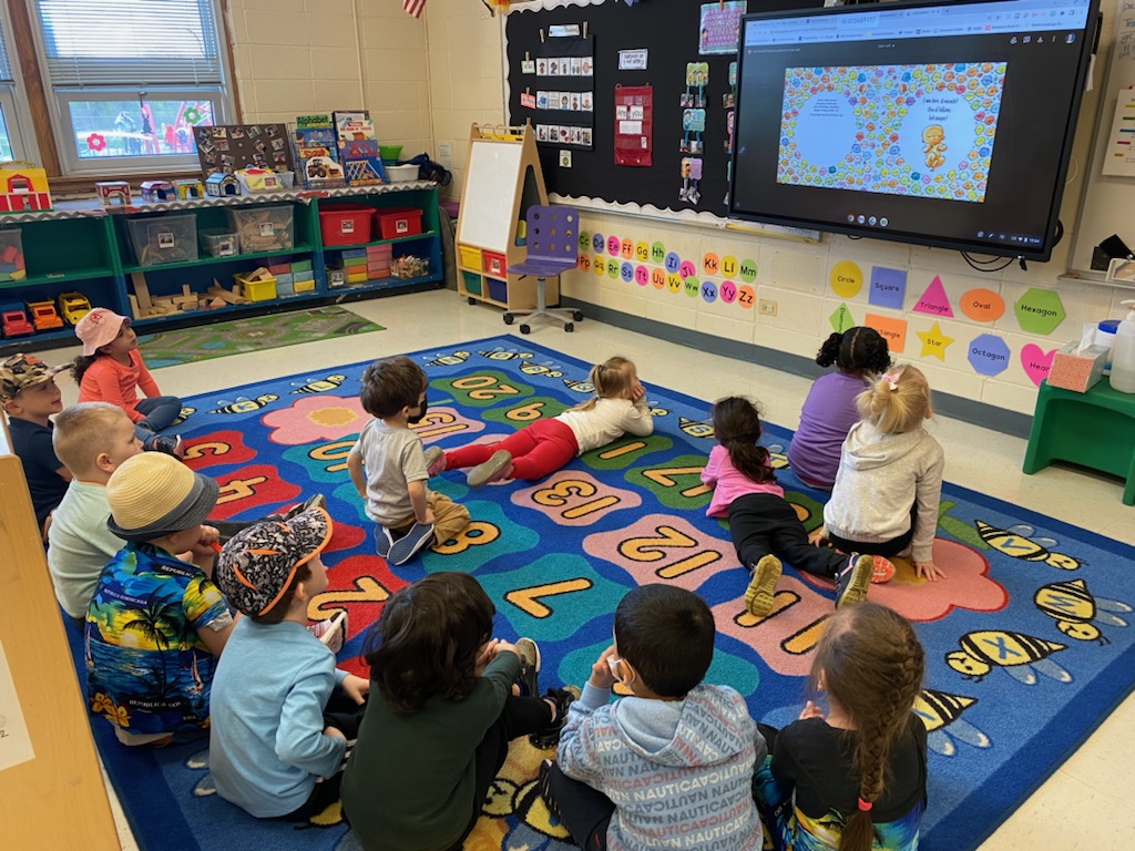 Kicked off story time with, I Am Human to celebrate #sorrickcelebratesdiversity week  #preklife #weallarehuman <a href="/SorrickNPD117/">Sorrick Elementary</a>