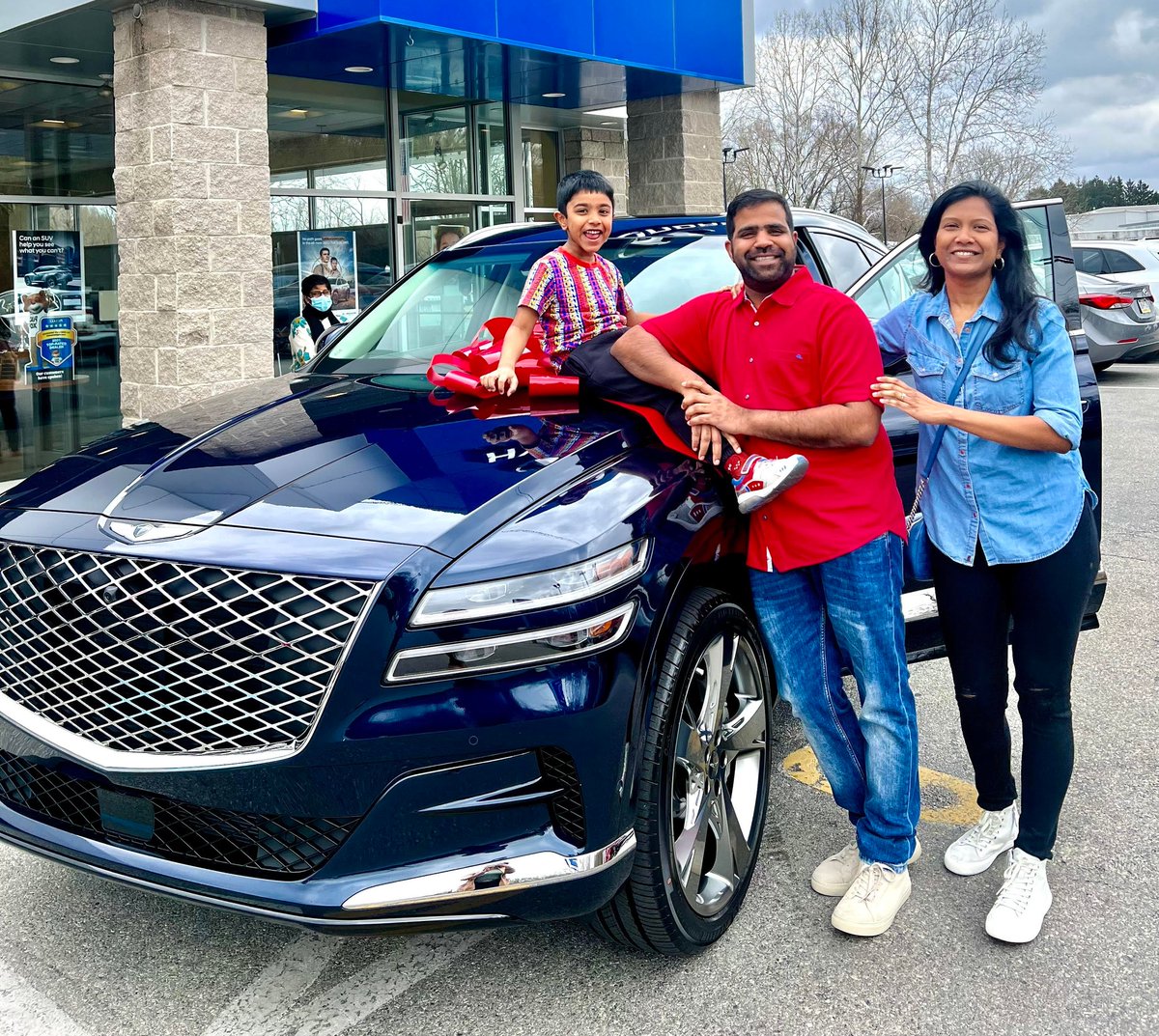 ColonialGenesi1's tweet image. Congratulations to Kavitha and her family on their new 2022 @GenesisUSA GV80 2.5T Prestige!

Kavitha traded in a 2012 Audi Q5 for this new GV80, and she loves how much technology it has.

#GenesisofDowningtown #Genesis #GenesisGV80 #luxury #luxuryvehicle #luxurySUV #downingtown