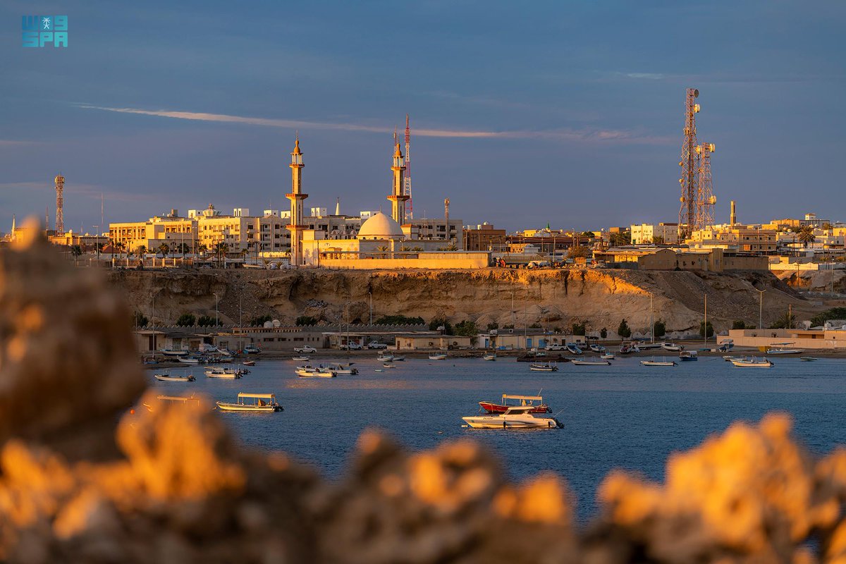 SPAqualitylife's tweet photo. #صور_واس | عدسة "#واس" تعكس -من إطلالة الميناء القديم بالوجه- مشاهد الغروب على سواحلها.
#واس_جودة_الحياة https://t.co/KNur3yPcA4