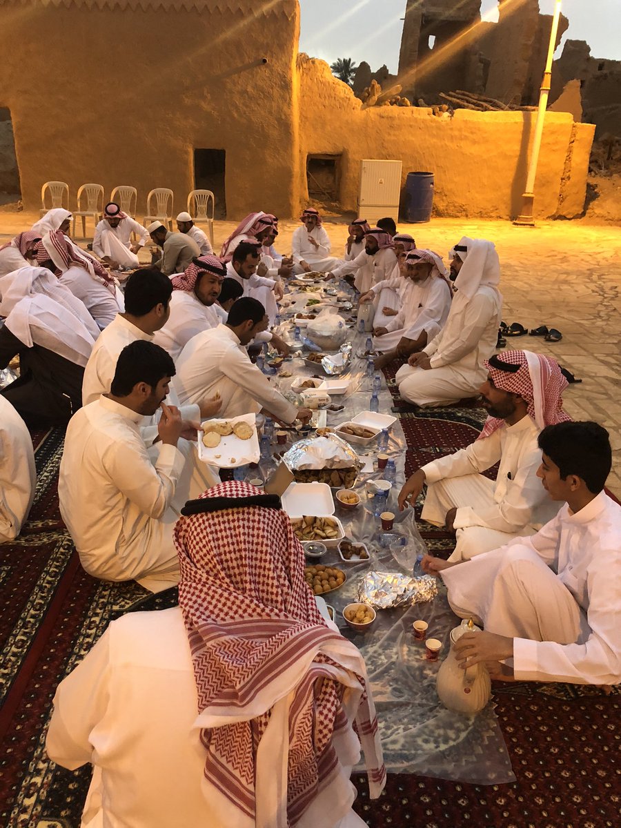 twaim_sudayr's tweet photo. تغطية للافطار الجماعي لأهالي التويم والذي أقيم في الديرة القديمة  . https://t.co/T6Vk1Ze9qW