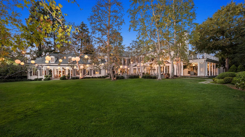 e_architect's tweet photo. Robbie Williams most recent purchase in Holmby Hills, LA, is The Faring Estate bought for $49.5 million

https://t.co/NKPUAG3Nx4

#LA #LosAngeles #Luxury #Home #Archietecture https://t.co/l1tmhL1bc7