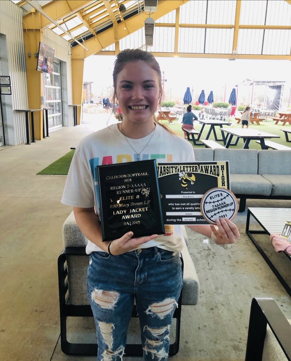 Macyballer31's tweet photo. We had our high school softball banquet. I’m honored to have received the “Lady Jacket Award”. I will miss high school ball but I’m so excited for college ball… Go Bears!!! 🐻 @TMUSoftball https://t.co/txmo1ixwi5
